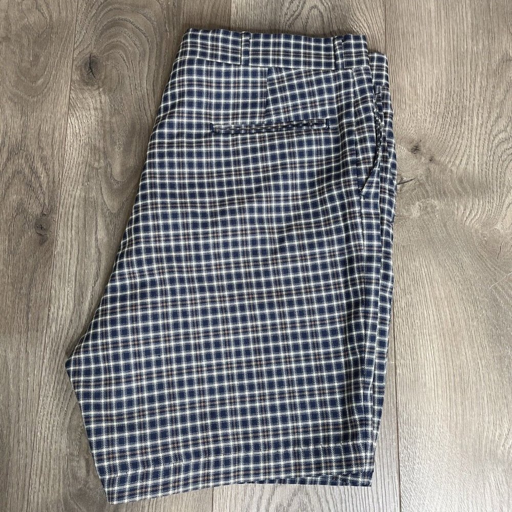 Higgins Slacks Shorts Mens Size 40 Golf Shorts Tan Navy White Plaid Pockets - Picture 1 of 8